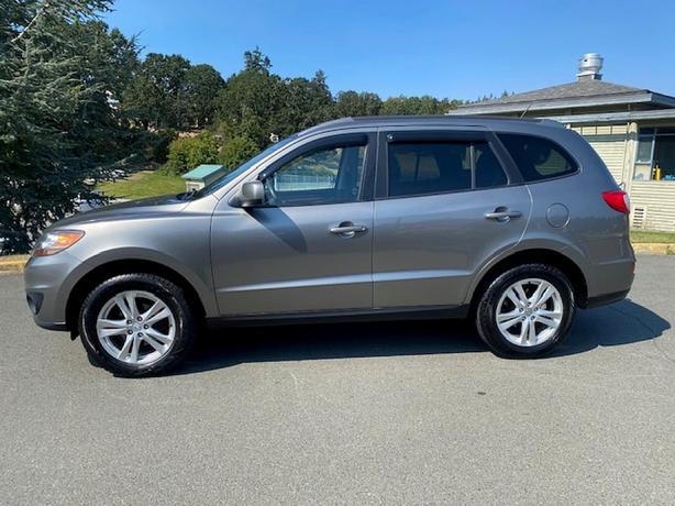 2011 Hyundai Santa Fe GLS image 2