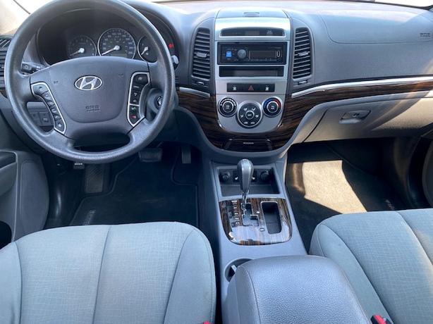 2011 Hyundai Santa Fe GLS image 8