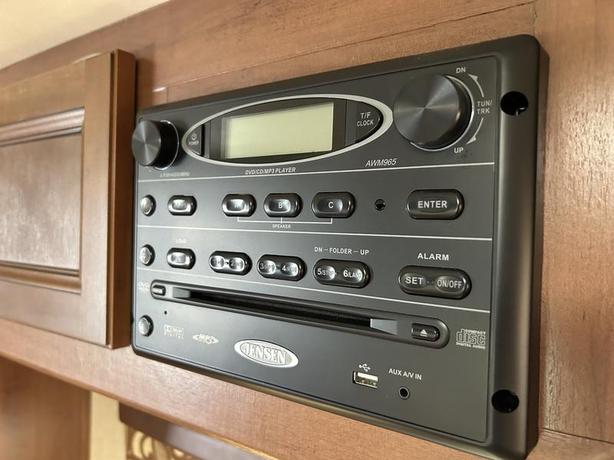 2014 Coleman RV Lantern 171E image 3