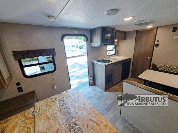 Used 2019 Dutchmen RV Coleman Lantern LT Series 18RBWE image 6