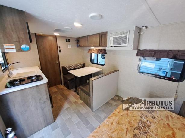Used 2019 Dutchmen RV Coleman Lantern LT Series 18RBWE image 7