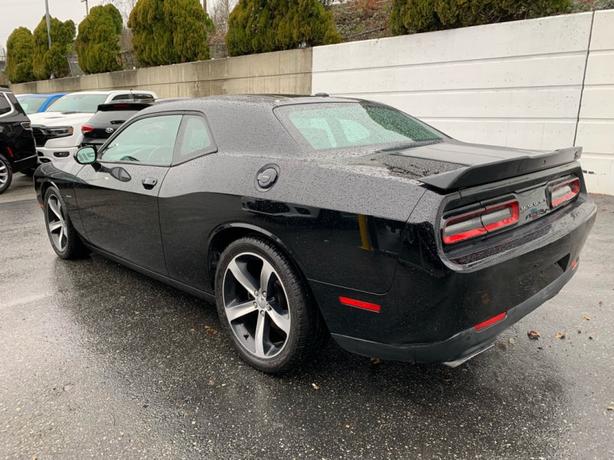 2016 Dodge Challenger R/t Shaker image 4