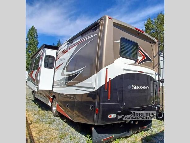 Used 2011 Thor Motor Coach Serrano 31X image 3