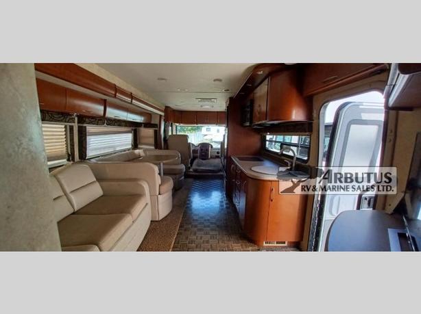 Used 2011 Thor Motor Coach Serrano 31X image 5