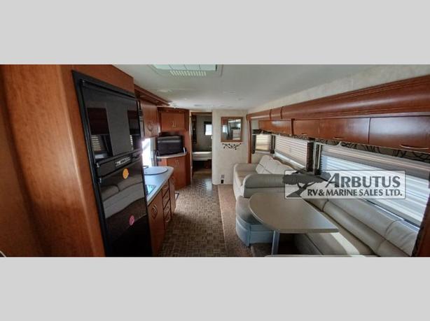 Used 2011 Thor Motor Coach Serrano 31X image 6