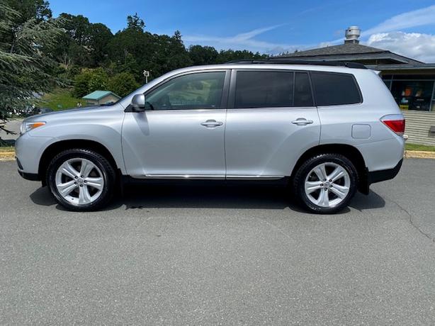 2013 Toyota  Highlander image 2