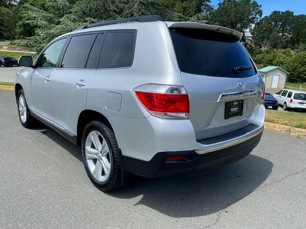 2013 Toyota  Highlander image 3