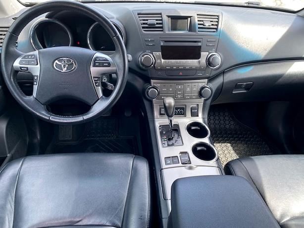 2013 Toyota  Highlander image 8