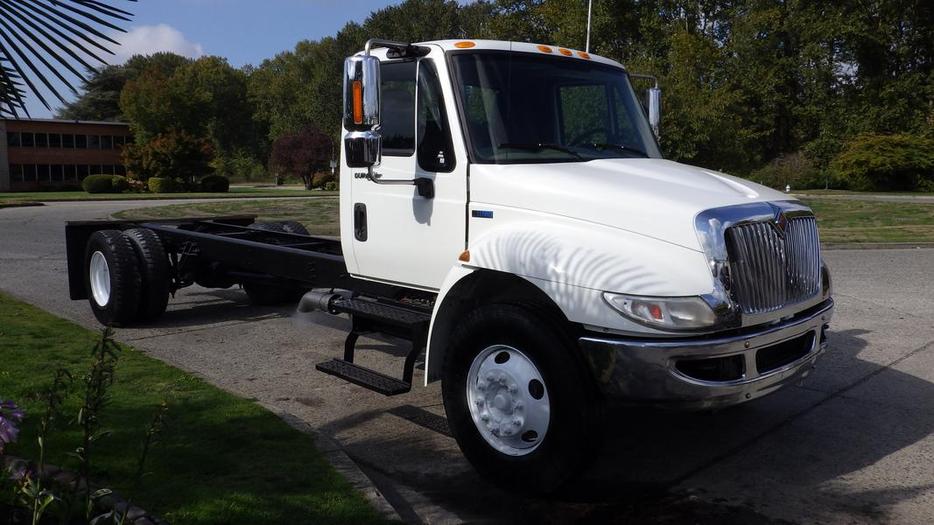 2014 International 4300 Cab and Chassis Diesel With Hydraulic Brakes display photo