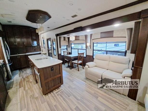 Used 2017 Forest River RV Cardinal 3456RL image 8