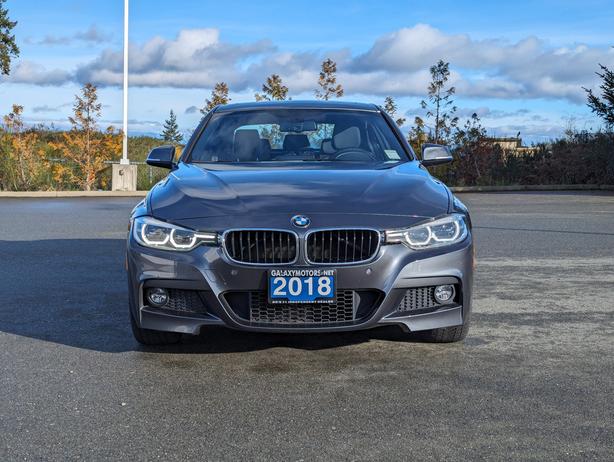 2018 BMW 3 Series 330i xDrive - AWD, Sunroof, NAV, Heated Seats image 3