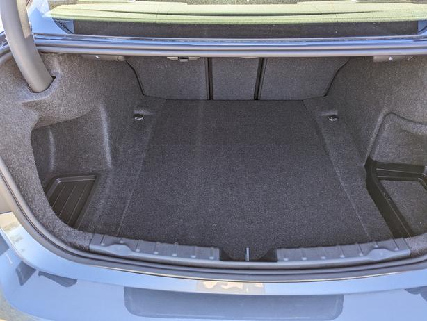 2018 BMW 3 Series 330i xDrive - AWD, Sunroof, NAV, Heated Seats image 8