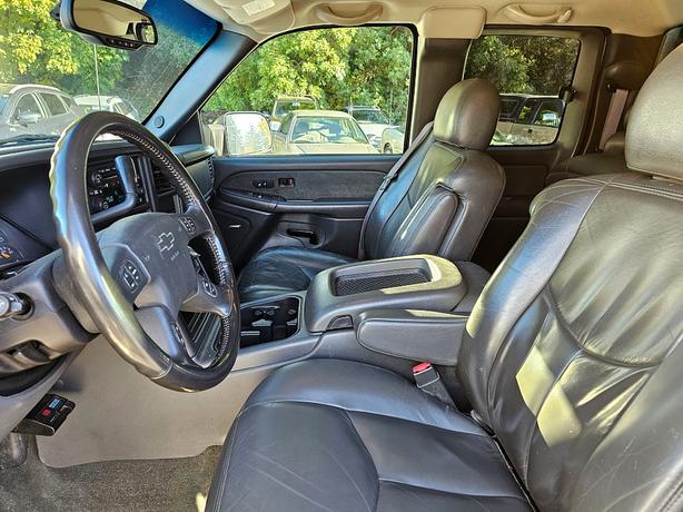 2003 Chevrolet  Silverado 2500HD LT image 8