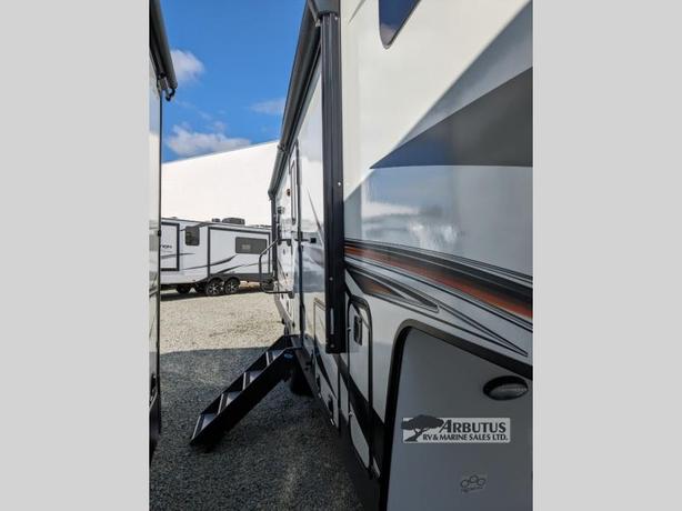 Used 2022 Forest River RV Rockwood 2891BH image 3