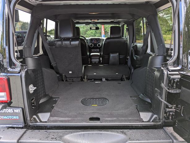 2018 Jeep Wrangler Rubicon - No Accidents, Heated Seats, NAV image 8