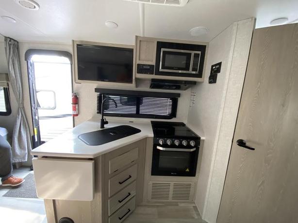 2021 Forest River Flagstaff Micro Lite 22TBS image 6