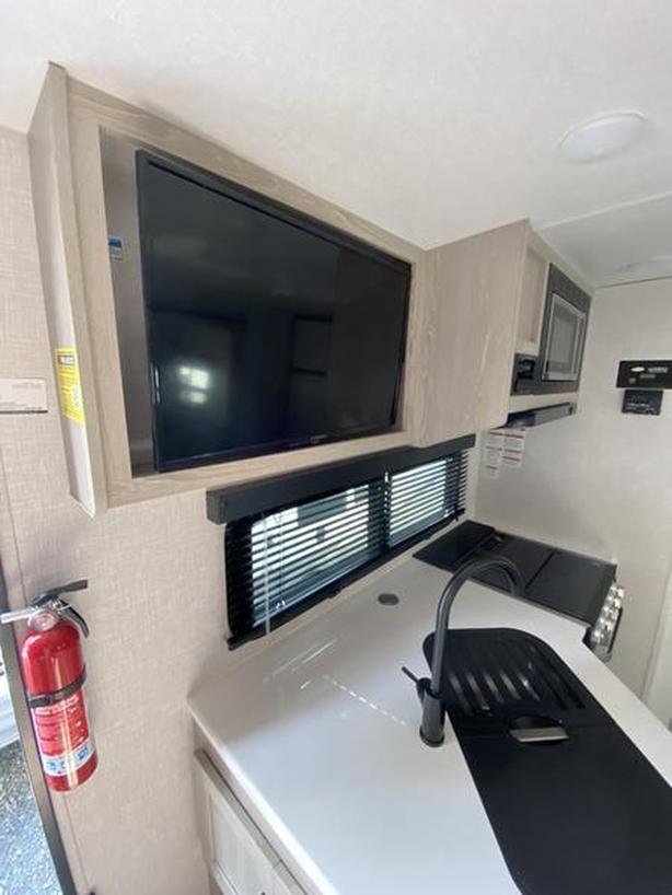 2021 Forest River Flagstaff Micro Lite 22TBS image 7