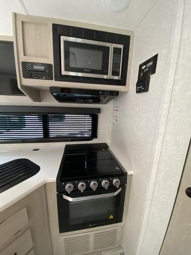 2021 Forest River Flagstaff Micro Lite 22TBS image 8