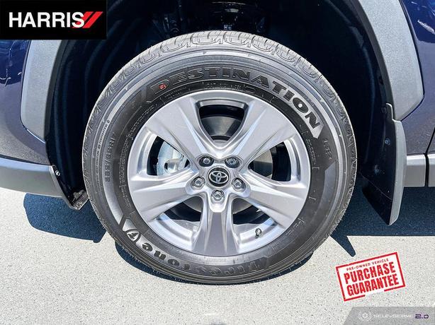 2023 TOYOTA RAV4 Hybrid XLE AWD  |  No Reported Accidents! image 8