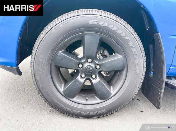 2021 RAM 1500 CLASSIC Express 4x4 Crew Cab  | No Reported Accidents! image 7