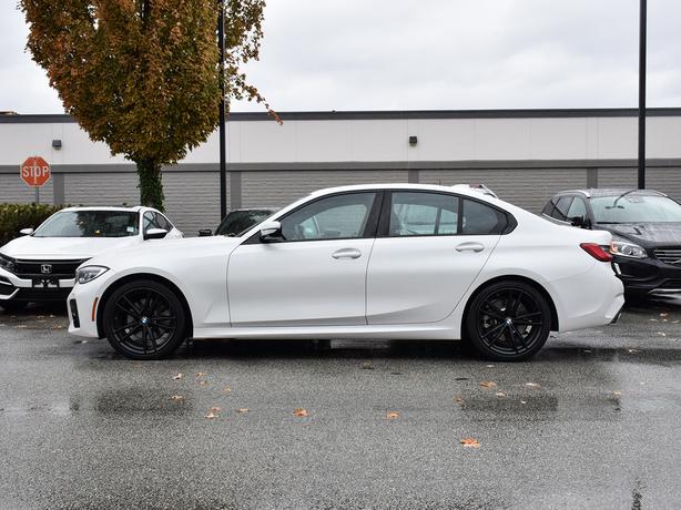2020 BMW 3 Series 330i xDrive - Parking Sensors, Navigation, Sunroof image 2