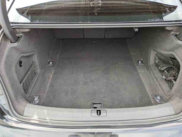 2018 Audi A4 quattro image 8