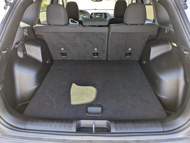 2022 Jeep Cherokee North - 4WD, Heated Front Seats, Apple Car Play image 8