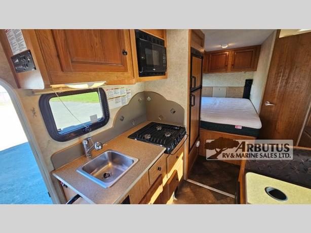 Used 2016 Fleetwood RV Tioga Montara 23B image 6