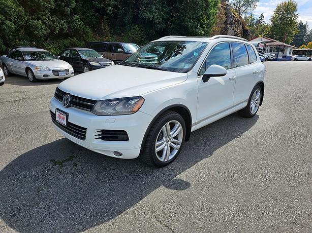 2012 Volkswagen  Touareg Highline image 2