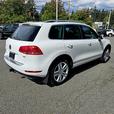 2012 Volkswagen  Touareg Highline thumbnail image 4