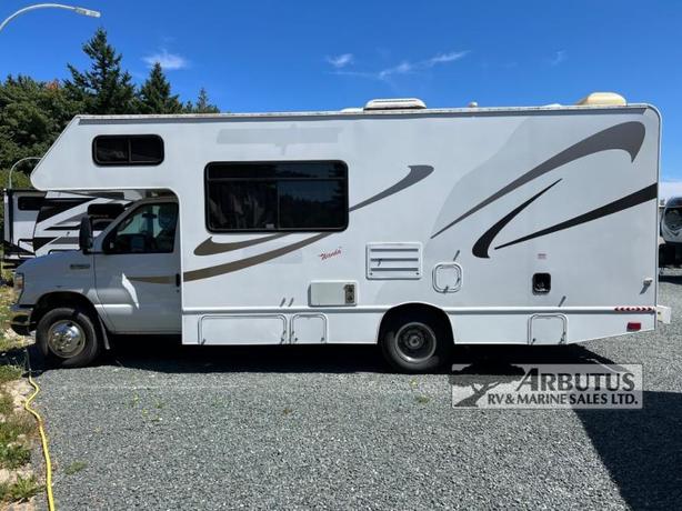 Used 2013 Thor Majestic 23A image 2