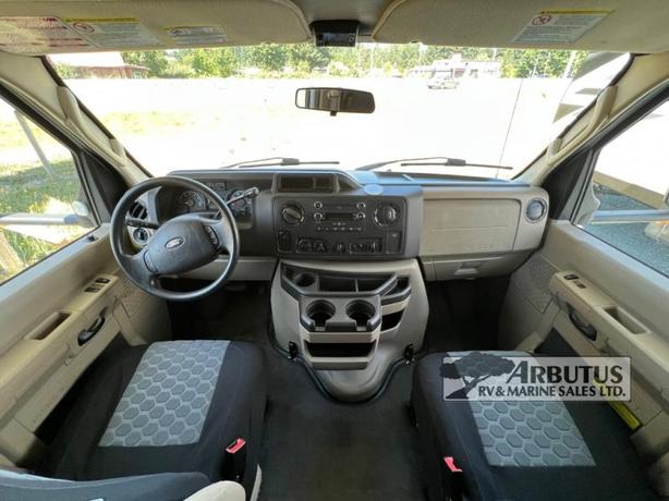 Used 2013 Thor Majestic 23A image 4