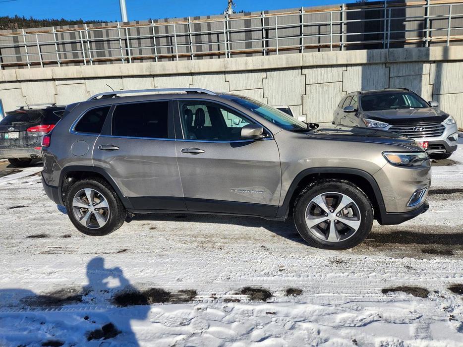2019 Jeep Cherokee Limited display photo