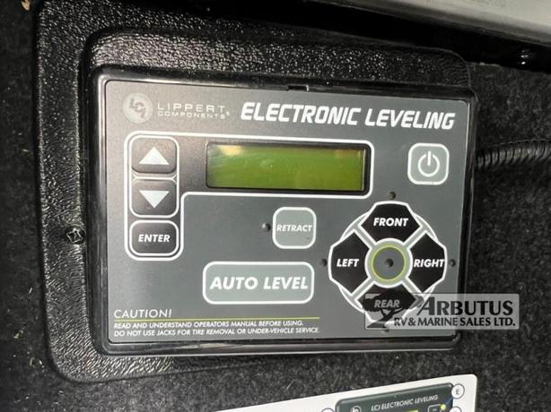 Used 2019 Grand Design Reflection 337RLS image 6