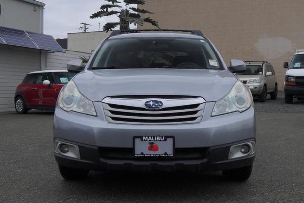 2010 Subaru Outback image 2