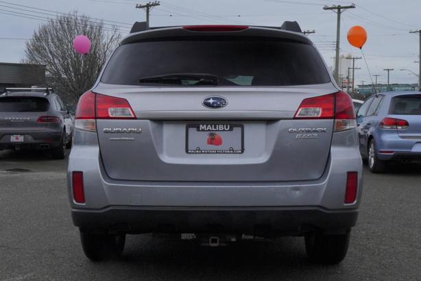 2010 Subaru Outback image 3