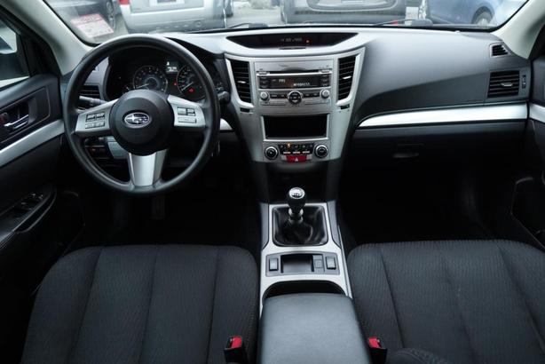 2010 Subaru Outback image 4