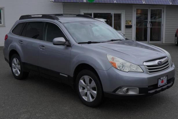 2010 Subaru Outback image 8