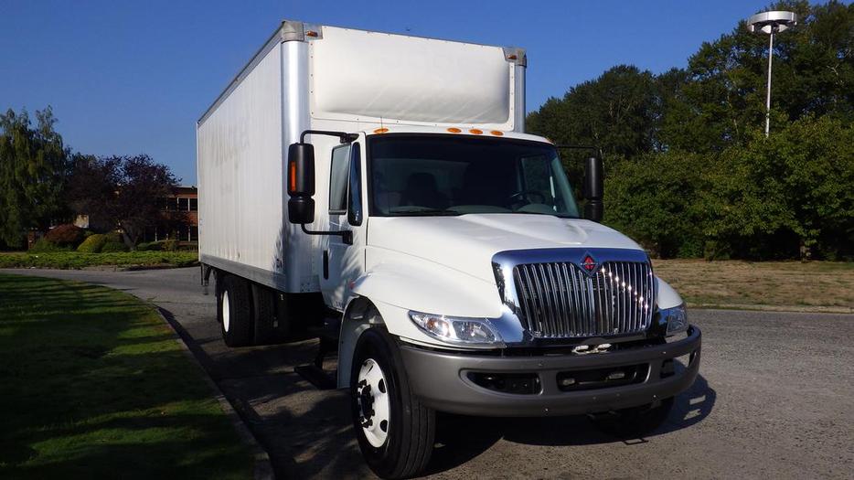 2019 International 4300 22 Foot Cube Van Dually Diesel display photo