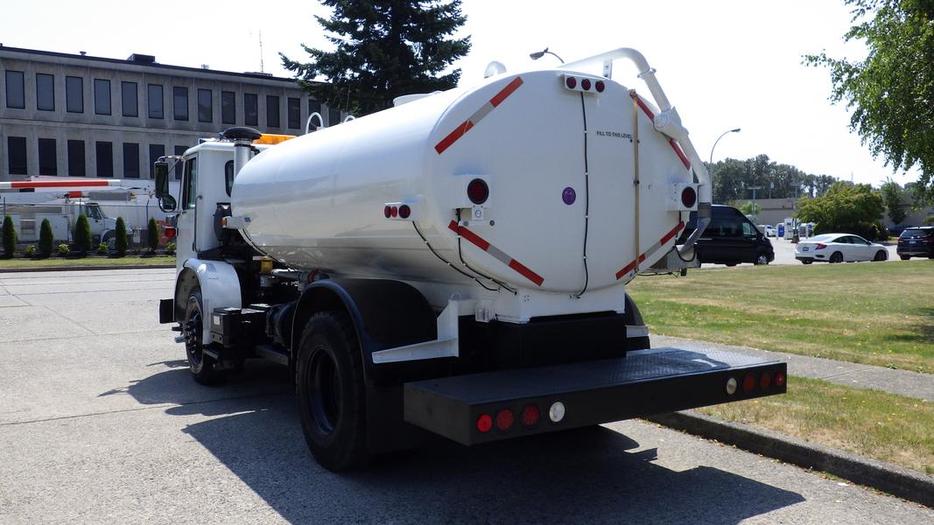 2002 Volvo Xpeditor Street flusher Water Tanker Truck Diesel Dually Air Brakes display photo