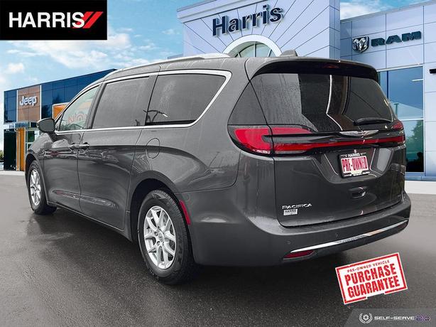 2021 CHRYSLER PACIFICA Touring-L FWD | No Reported Accidents! image 6