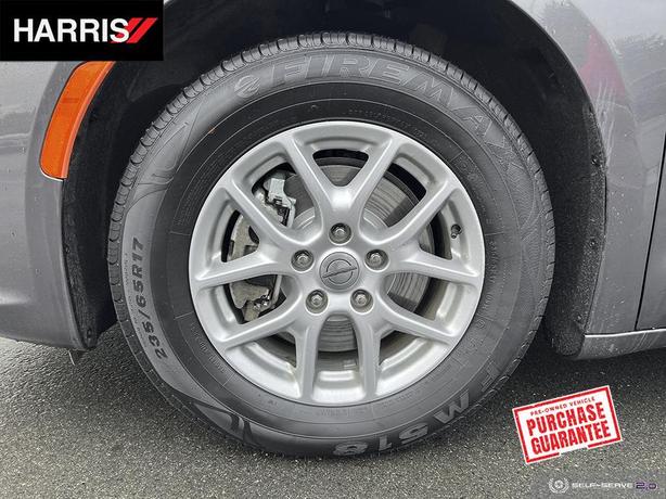 2021 CHRYSLER PACIFICA Touring-L FWD | No Reported Accidents! image 8