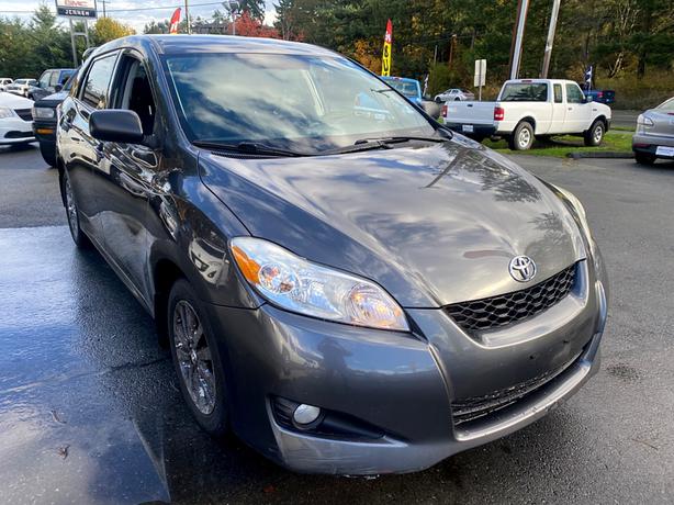 2009 Toyota  Matrix REDUCED 5 spd Clean Warranty image 3