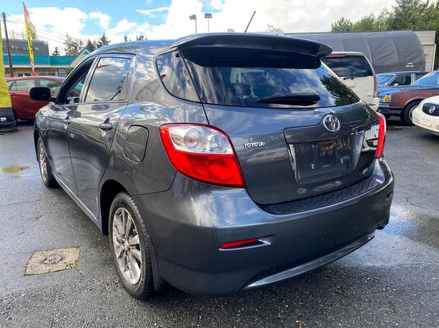 2009 Toyota  Matrix REDUCED 5 spd Clean Warranty image 7