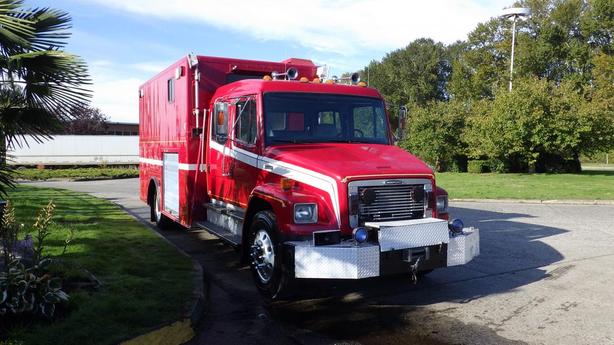 2001 Freightliner FL80 Service Truck Crew Cab Diesel Ex Fire Truck image 2