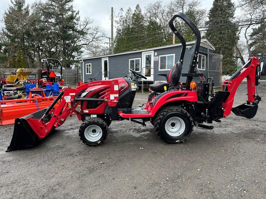 2023 Mahindra eMAX Series 20S HST display photo