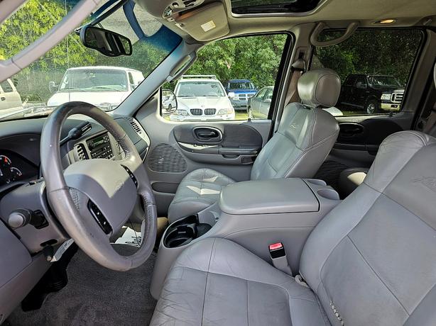 2002 Ford  F-150 Lariat image 8