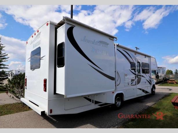 Used 2015 Fleetwood RV Jamboree Searcher 31M image 6