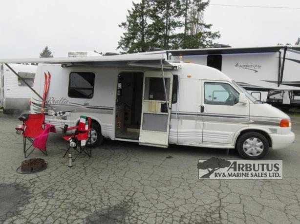 Used 1998 Winnebago Rialta 22FD image 1