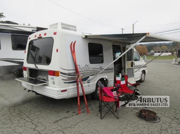Used 1998 Winnebago Rialta 22FD image 2